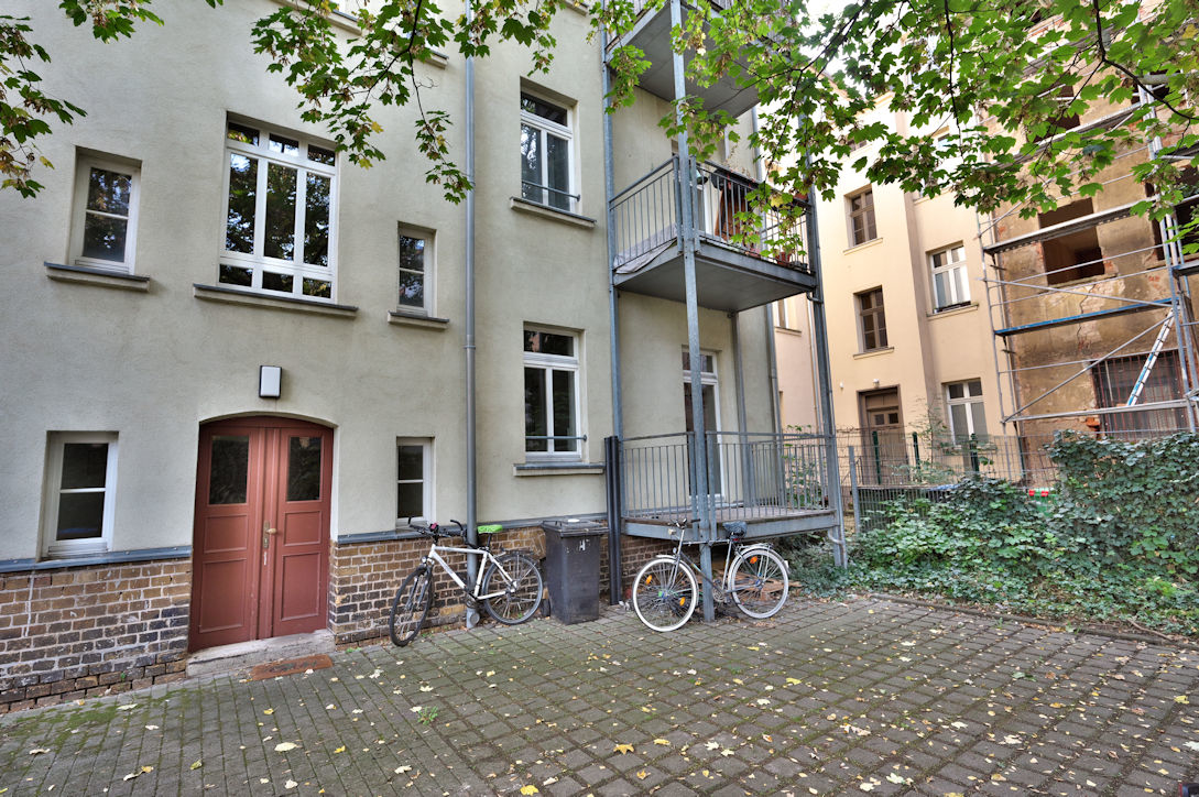 Hof und Balkon