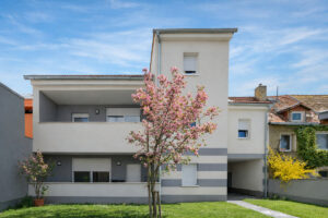 Moderne Architektur im Frühling