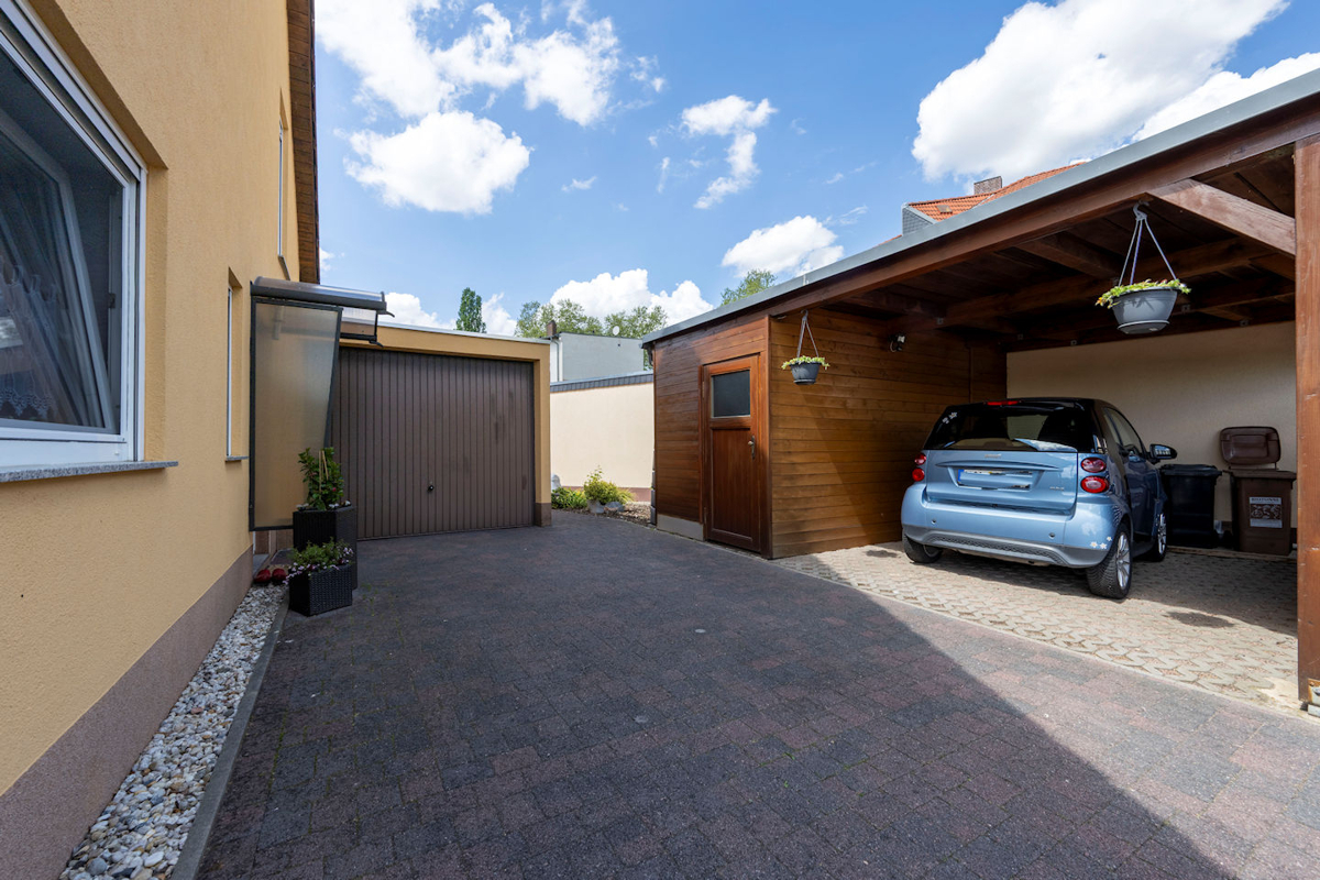Garage und Carport